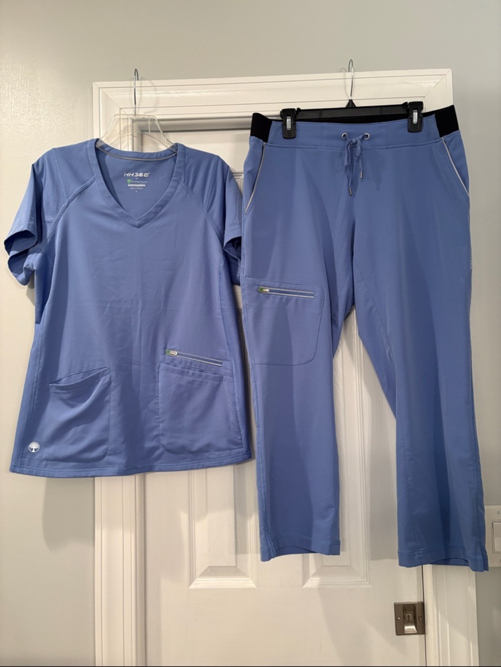 HH 360 women’s scrubs